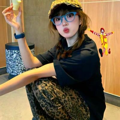 女恶魔人